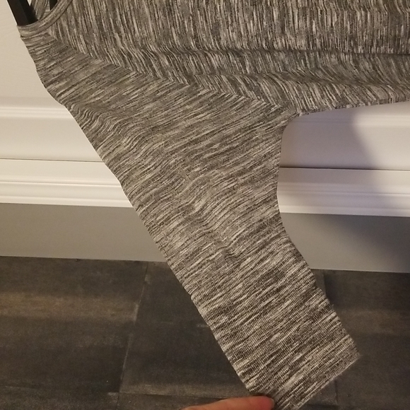 BERSHKA Asymmetrical Top - Picture 2 of 5